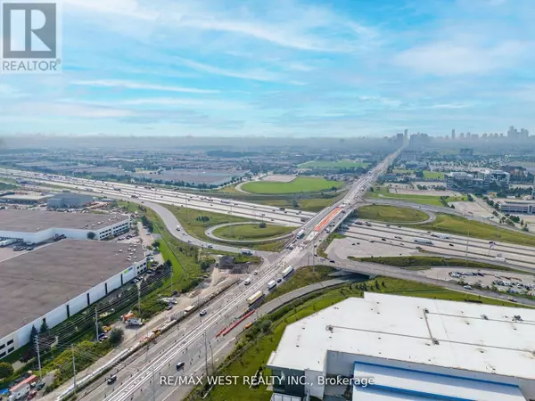 Mississauga (gateway), ON L5T1S5,90 Courtneypark DR East #2