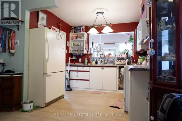 Halton Hills (ac Acton), ON L7J1Z5,61 COOK STREET