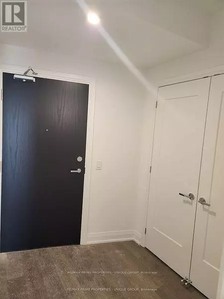 Toronto (edenbridge-humber Valley), ON M9K3A9,293 The Kingsway #808