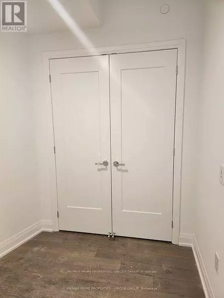 Toronto (edenbridge-humber Valley), ON M9K3A9,293 The Kingsway #808