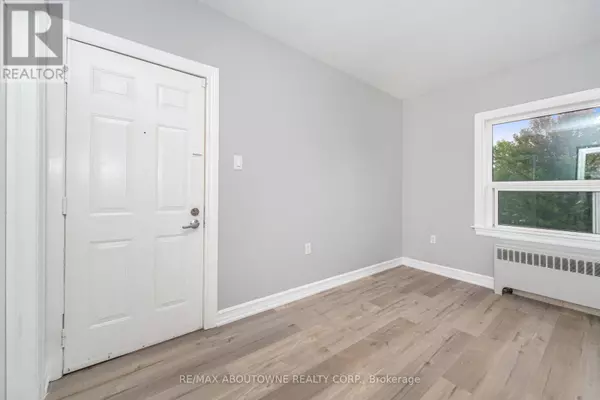 Burlington (brant), ON L7R2R3,486 Holtby AVE #3