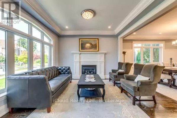 Mississauga (erindale), ON L5C2W4,962 FREDONIA DRIVE