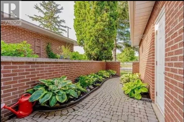 Burlington (appleby), ON L7L4L7,152 KENWOOD AVENUE