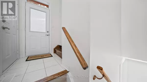 Oakville (go Glenorchy), ON L6M1R2,341 Ironside DR #Lower