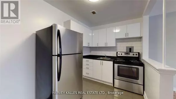 Toronto (keelesdale-eglinton West), ON M6M2A5,2 Greentree CT #303