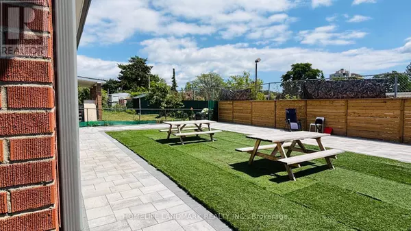 Toronto (york University Heights), ON M3J1S1,204 DERRYDOWN ROAD