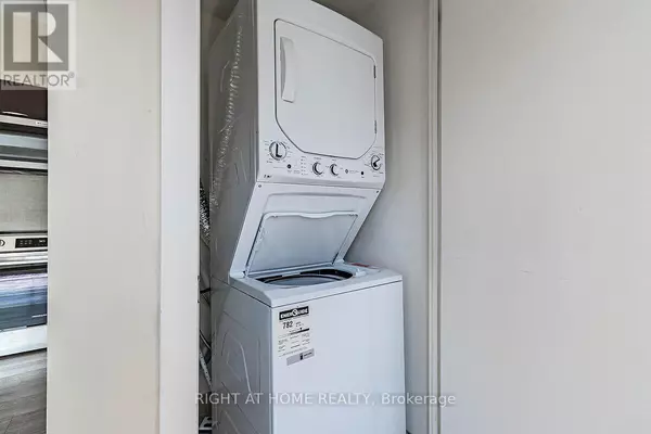 Toronto (south Parkdale), ON M6K0A5,38 Joe Shuster WAY #318