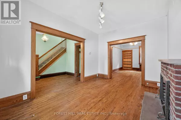 Toronto (mount Dennis), ON M6M4W1,1 SOMERVILLE AVENUE