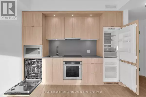 Toronto (edenbridge-humber Valley), ON M9A0G2,259 The Kingsway #310