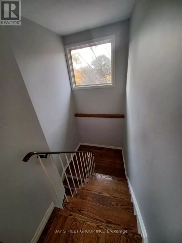 Oakville (cp College Park), ON L6H1J3,100 OAKDALE DRIVE