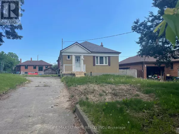 Toronto (brookhaven-amesbury), ON M6M4E9,11 FLAMINGO CRESCENT