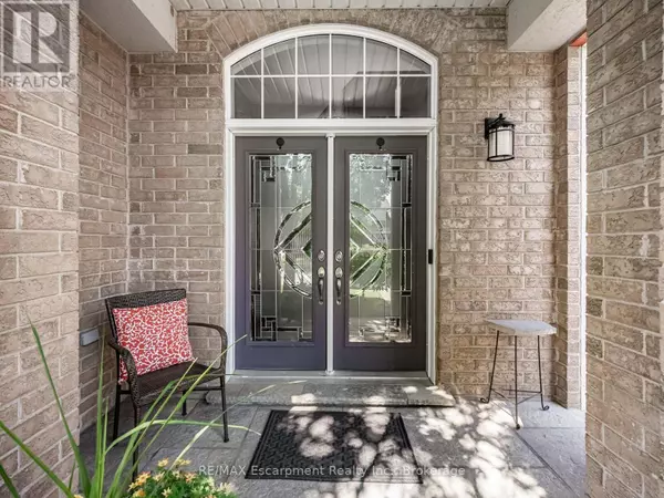 Oakville (br Bronte), ON L6L0B8,130 INNVILLE CRESCENT