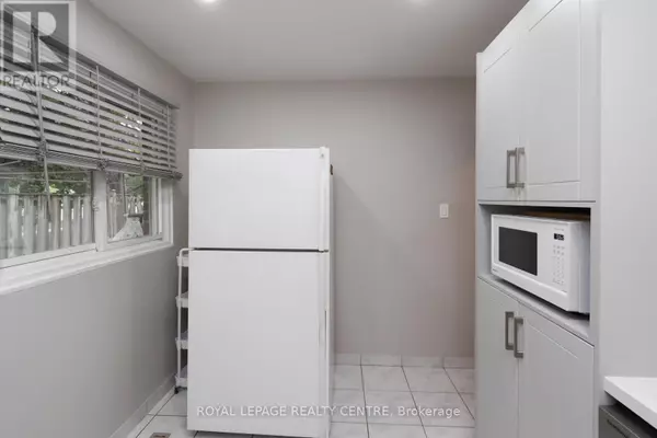 Toronto (west Humber-clairville), ON M9V3K8,444 Silverstone DR #11