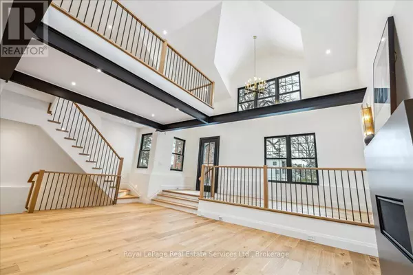 Oakville (oo Old Oakville), ON L6J2Y9,70 NAVY STREET