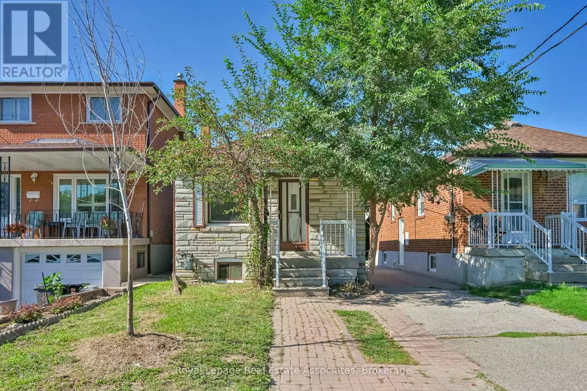Toronto (rockcliffe-smythe), ON M6N2N7,20 EAST DRIVE E