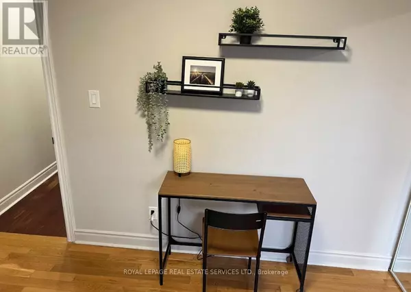 Toronto (alderwood), ON M8W3W2,872 Browns Line #4