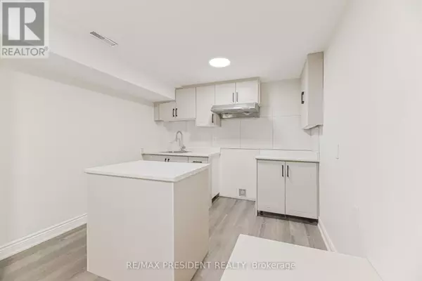 Brampton (heart Lake West), ON L7G1T4,4 LAWNVIEW COURT