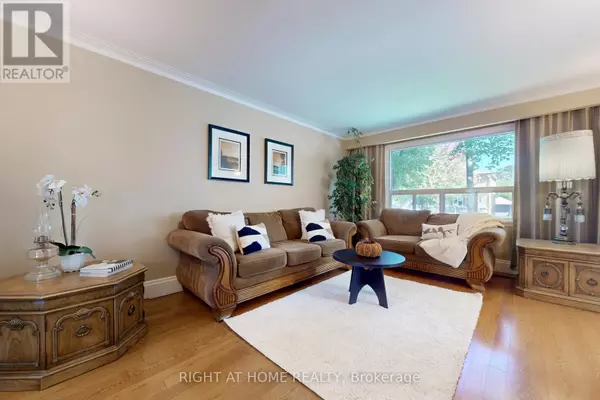 Toronto (alderwood), ON M8W4C3,118 TREEVIEW DRIVE