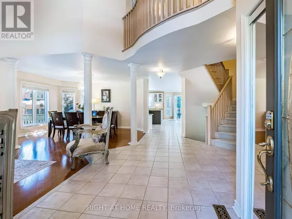 Oakville (ga Glen Abbey), ON L6M3C7,2204 CARPENTERS CIRCLE