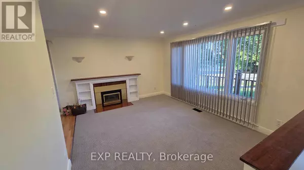 Oakville (co Central), ON L6K2W9,206 MAURICE DRIVE