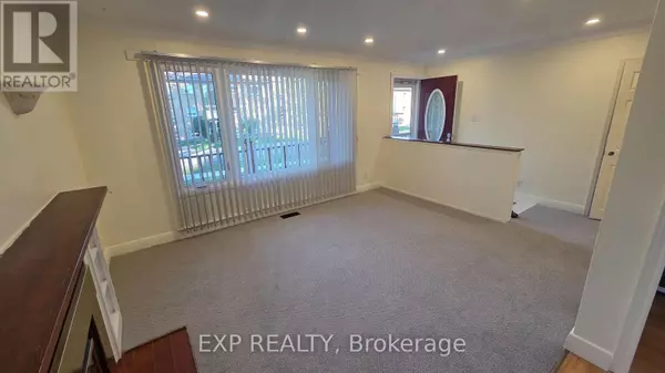 Oakville (co Central), ON L6K2W9,206 MAURICE DRIVE