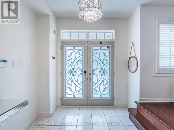 Brampton (northwest Brampton), ON L7A3Y4,18 DIVINITY CIRCLE