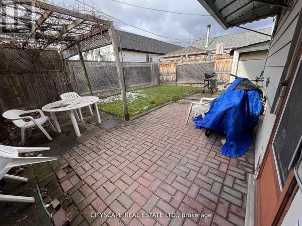 Toronto (keelesdale-eglinton West), ON M6M3L1,244 ROSETHORN AVENUE