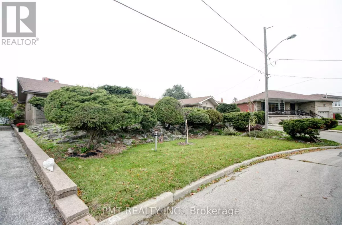 Toronto (yorkdale-glen Park), ON M6B3M1,16 CAROUSEL COURT
