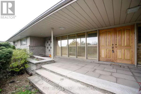 Toronto (yorkdale-glen Park), ON M6B3M1,16 CAROUSEL COURT