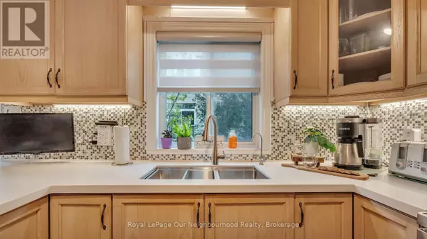 Burlington (mountainside), ON L7P2S9,1248 Guelph Line #7