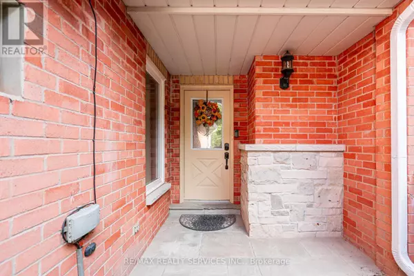 Oakville (cp College Park), ON L6H4S4,1160 MCCRANEY STREET E