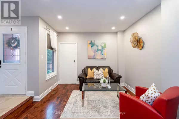 Oakville (cp College Park), ON L6H4S4,1160 MCCRANEY STREET E