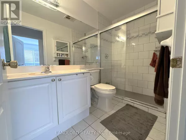Toronto (islington-city Centre West), ON M8X2Z3,1 Lomond DR #402