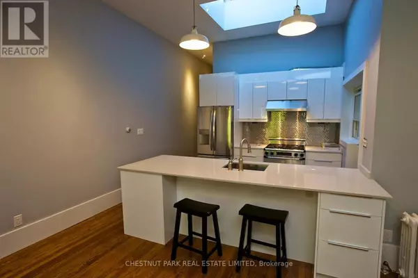 Toronto (junction Area), ON M6P2S5,251 HIGH PARK AVENUE