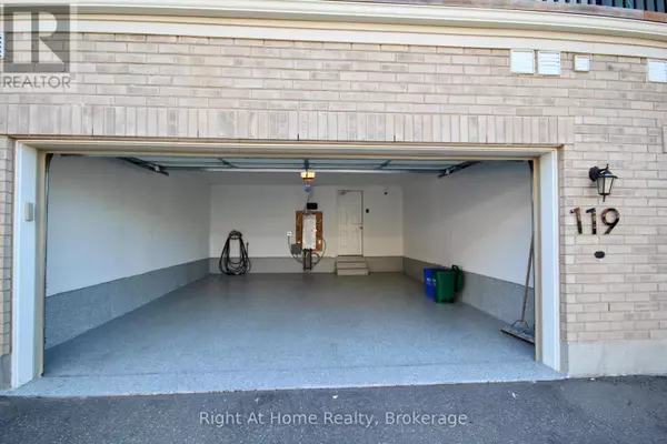 Oakville (go Glenorchy), ON L6H7C8,119 STORK STREET