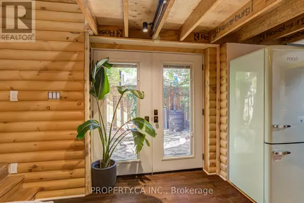 Toronto (rockcliffe-smythe), ON M6N3Z4,GARDEN STUDIO - 38 ROYAL STREET
