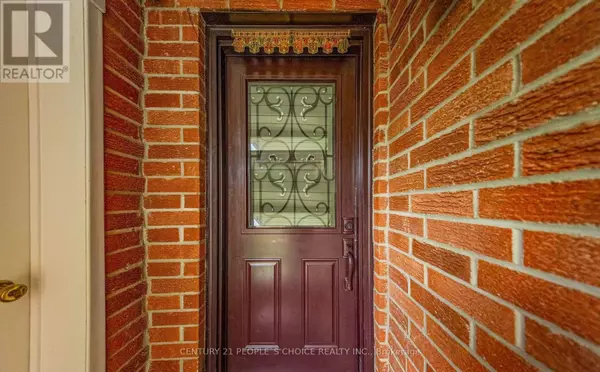 Brampton (heart Lake West), ON L6Z3T9,31 DORKING DRIVE