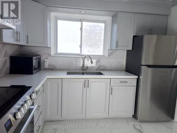 Toronto (west Humber-clairville), ON M9V3T5,23 Tealham DR #32