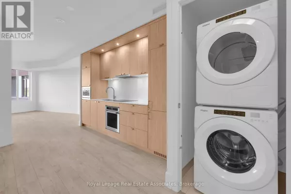 Toronto (edenbridge-humber Valley), ON M9A0G2,259 The Kingsway #330