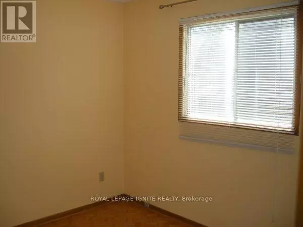 Mississauga (malton), ON L4T3S5,7463 Sigsbee DR #Side unit