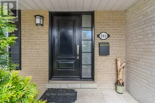 Oakville (wo West), ON L6L4R7,561 WINGROVE CRESCENT