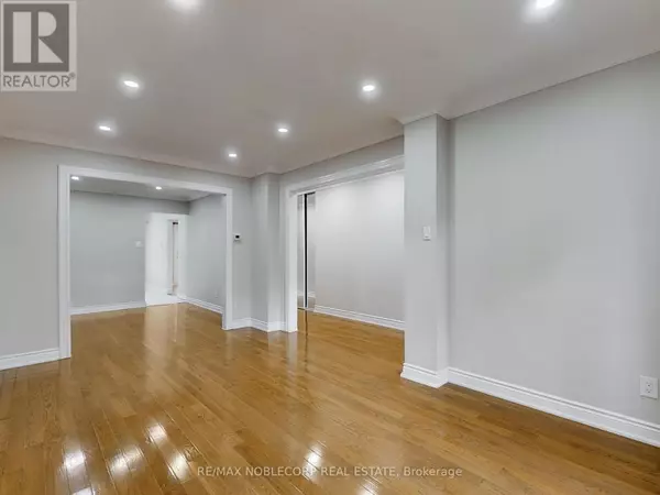 Mississauga (lorne Park), ON L5H4A8,892 SWEETWATER CRESCENT