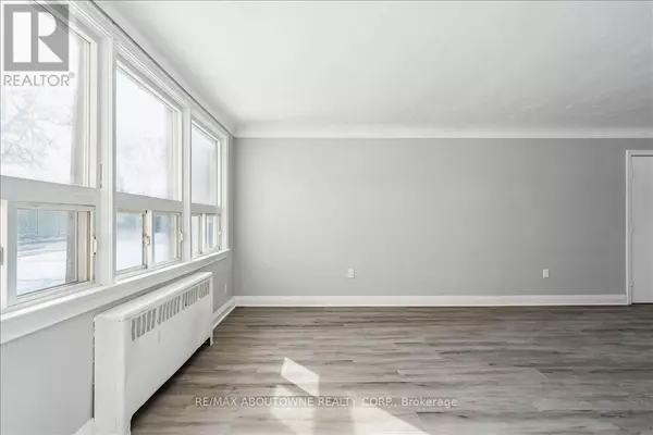 Oakville (cp College Park), ON L6H1A3,145 North Service RD East #1