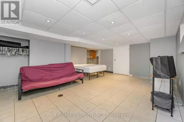 Toronto (dovercourt-wallace Emerson-junction), ON M6H1X4,175 Hallam ST #Basement