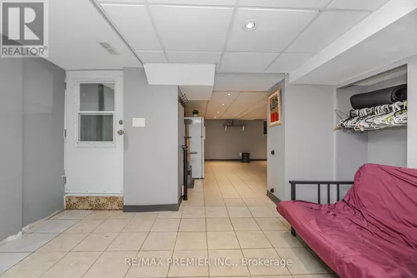 Toronto (dovercourt-wallace Emerson-junction), ON M6H1X4,175 Hallam ST #Basement