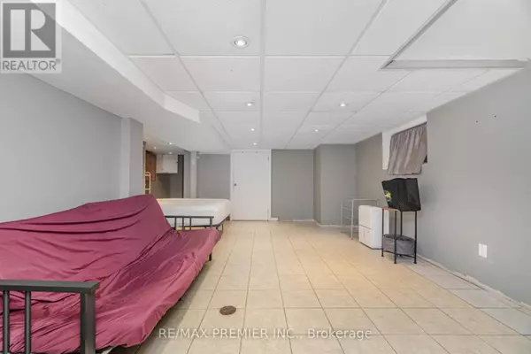 Toronto (dovercourt-wallace Emerson-junction), ON M6H1X4,175 Hallam ST #Basement