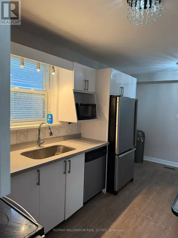 Toronto (brookhaven-amesbury), ON M6M2S4,19 WESTCHESTER STREET