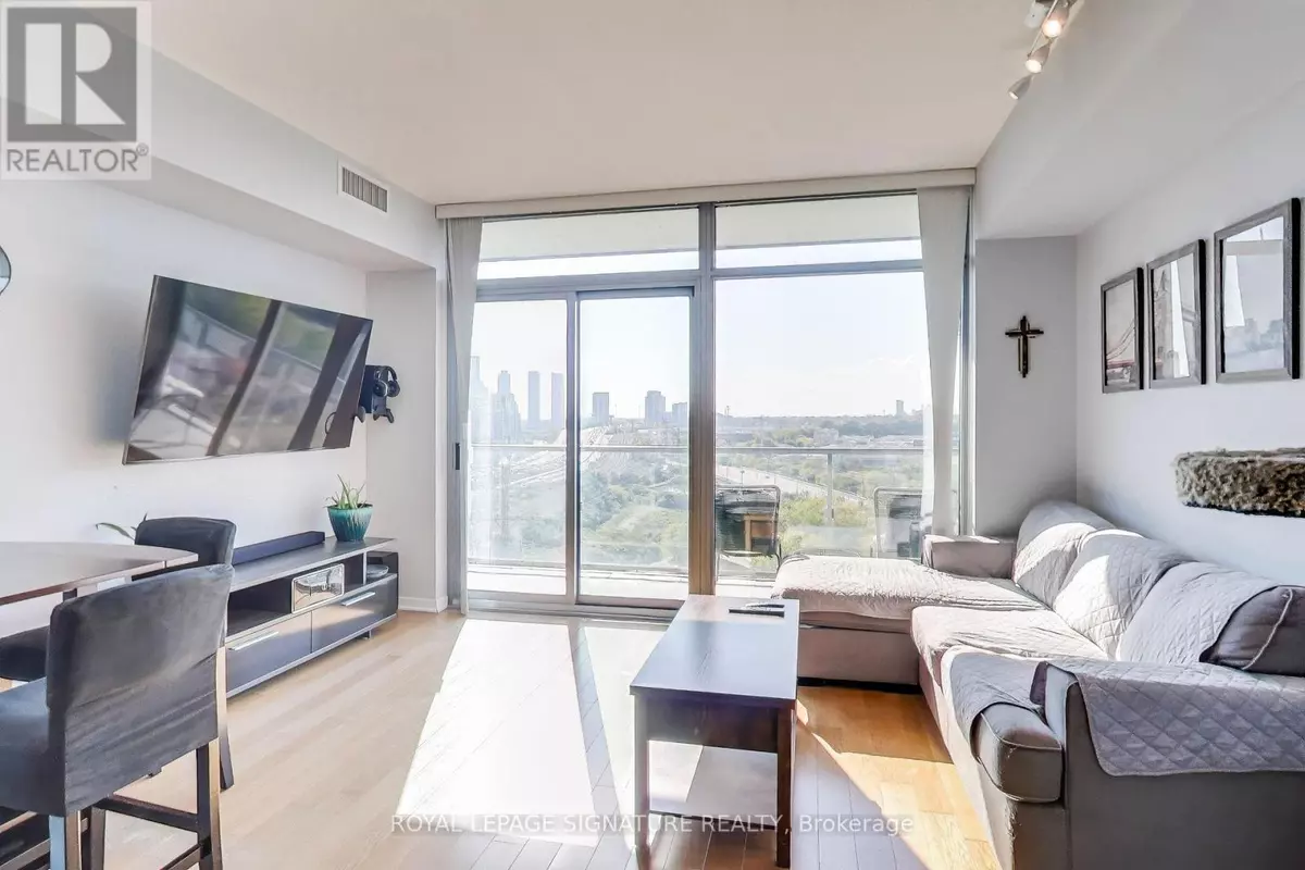 Toronto (high Park-swansea), ON M6S5B5,105 The Queensway #1207