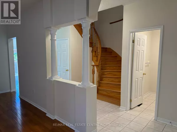 Mississauga (hurontario), ON L5R0A9,478 HUNTINGTON RIDGE DRIVE