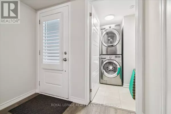 Oakville (go Glenorchy), ON L6M0Y7,3087 MISTLETOE GARDENS